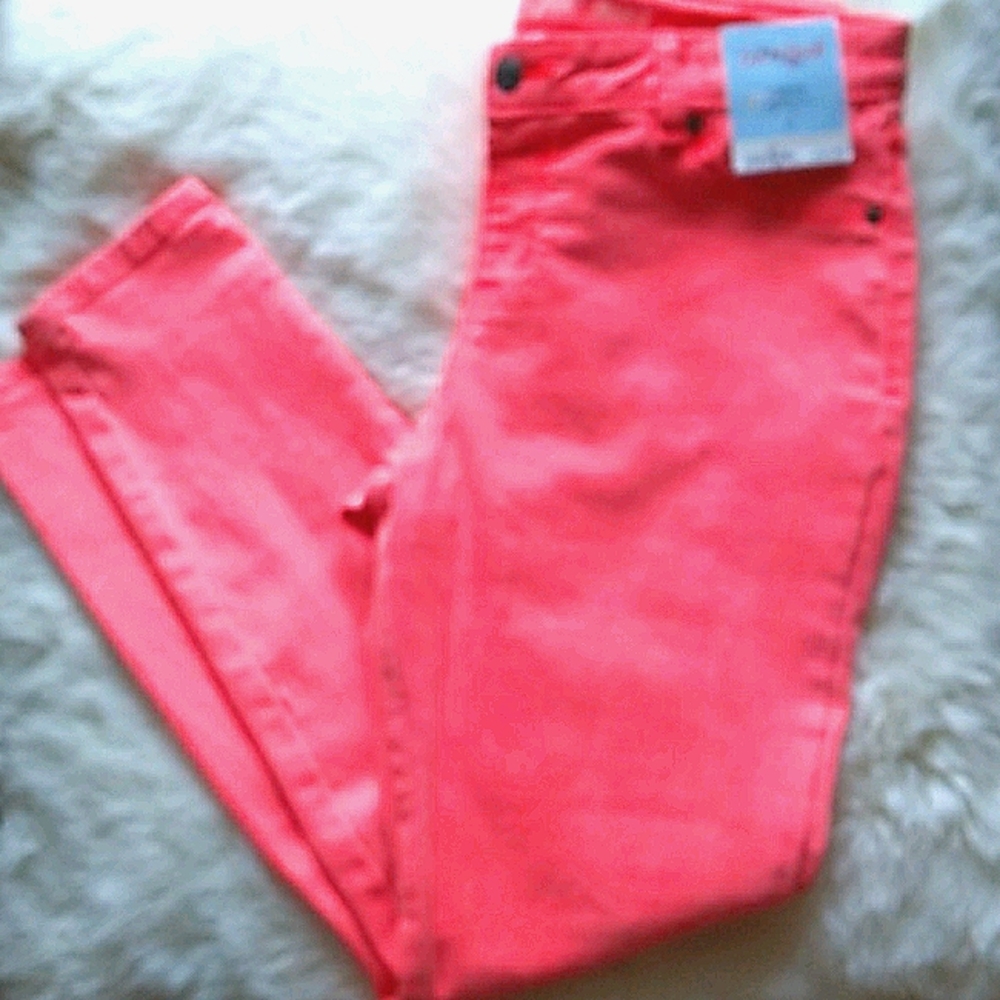 Bright pink stretch jeans (jegging) Fits a 7 well!